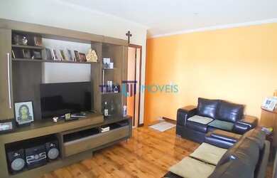 Imagem: A casa possui 3 Dormitórios, 2 Banheiros, 2 Vagas na garagem