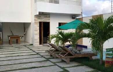 Imagem: A casa possui 4 Dormitórios, 3 Banheiros, 2 Vagas na garagem