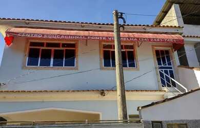 Imagem: A casa possui 5 Dormitórios, 4 Banheiros e está localizado