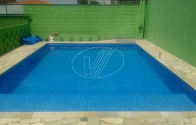 Imagem: A casa possui 1 Dormitório, 2 Banheiros, 5 Vagas na garagem