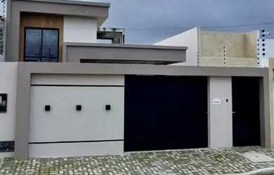 Imagem: A casa possui 3 Dormitórios, 2 Banheiros, 2 Vagas na garagem