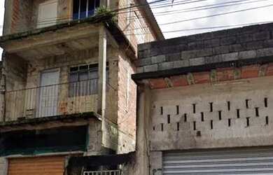 Imagem: A casa possui 2 Dormitórios, 2 Banheiros, 2 Vagas na garagem