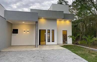 Imagem: A casa em condomínio possui 2 Dormitórios, 3 Banheiros, 4