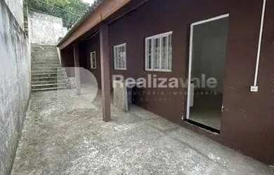 Imagem: A casa possui 2 Dormitórios, 1 Banheiro, 2 Vagas na garagem