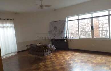 Imagem: A casa possui 2 Dormitórios, 1 Banheiro, 250m² de Área e