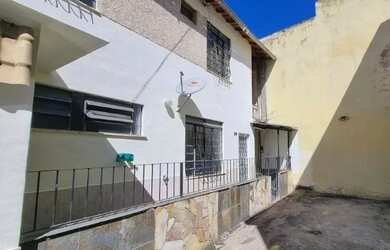 Imagem: A casa possui 2 Dormitórios, 2 Banheiros, 1 Vaga na garagem