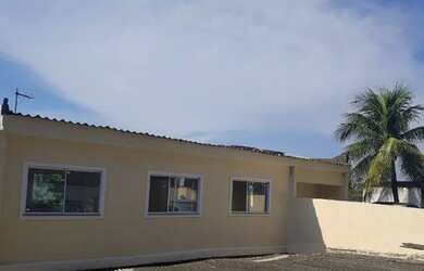 Imagem: A casa possui 2 Dormitórios, 2 Vagas na garagem, 90m² de Área