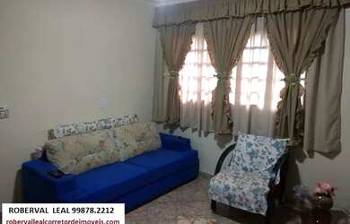 Imagem: A casa possui 3 Dormitórios, 1 Banheiro, 3 Vagas na garagem