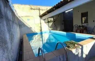 Imagem: A casa possui 3 Dormitórios, 3 Banheiros, 2 Vagas na garagem