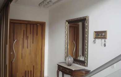 Imagem: A casa em condomínio possui 5 Dormitórios, 5 Banheiros, 2