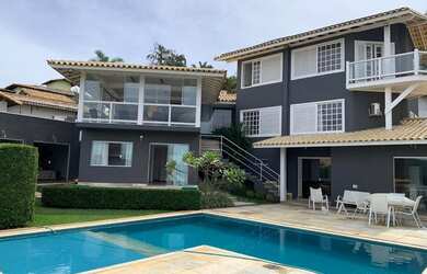 Imagem: A casa possui 5 Dormitórios, 4 Banheiros, 4 Vagas na garagem