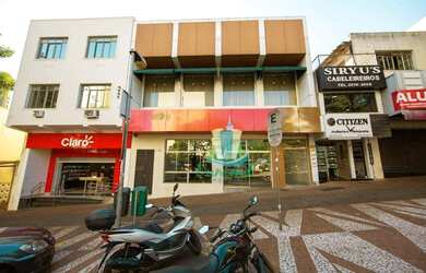 Imagem: O depósito possui 2 Vagas na garagem, 483m² de Área e está