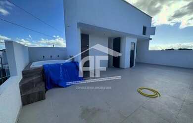 Imagem: A casa possui 4 Dormitórios, 2 Banheiros, 2 Vagas na garagem