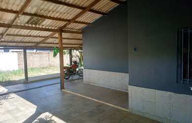 Imagem: A casa possui 3 Dormitórios, 1 Banheiro, 5 Vagas na garagem