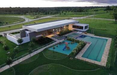 Imagem: O terreno possui 298m² de Área e está localizado em Distrito