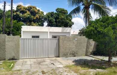 Imagem: A casa possui 4 Dormitórios, 3 Banheiros, 5 Vagas na garagem