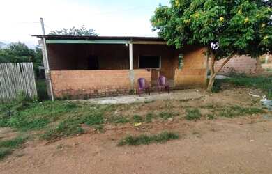 Imagem: A casa à venda possui 2 Dormitórios, 1 Banheiro e 10m² de