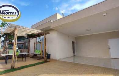 Imagem: A casa em condomínio possui 4 Dormitórios, 3 Banheiros, 4