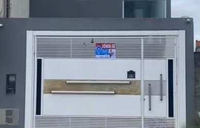 Imagem: A casa possui 3 Dormitórios, 3 Banheiros, 2 Vagas na garagem