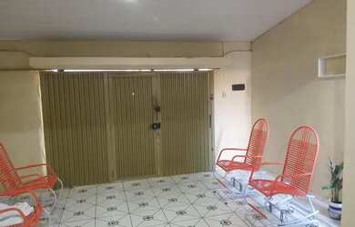 Imagem: A casa possui 3 Dormitórios, 2 Banheiros, 1 Vaga na garagem