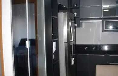 Imagem: O apartamento possui 2 Dormitórios, 1 Banheiro, 1 Vaga na garagem