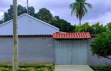 Imagem: A casa possui 3 Dormitórios, 1 Banheiro, 4 Vagas na garagem