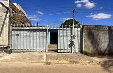 Imagem: A casa possui 2 Dormitórios e está localizado em Ceilândia