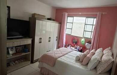 Imagem: A casa em condomínio possui 2 Dormitórios, 3 Banheiros e