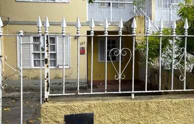 Imagem: A casa em condomínio possui 3 Dormitórios, 2 Banheiros, 2