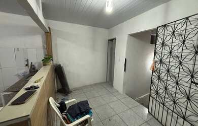 Imagem: A casa possui 2 Dormitórios, 1 Banheiro, 1 Vaga na garagem