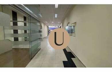 Imagem: O depósito possui 5 Vagas na garagem, 1.000m² de Área e