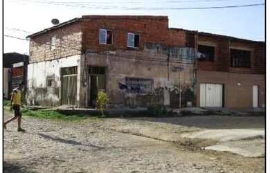 Imagem: A casa possui 1 Dormitório, 1 Banheiro, 210m² de Área e