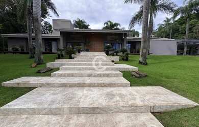 Imagem: A casa em condomínio possui 5 Dormitórios, 2 Banheiros, 4