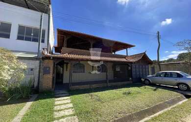 Imagem: A casa possui 3 Dormitórios, 3 Banheiros, 3 Vagas na garagem