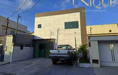 Imagem: O depósito possui 2 Vagas na garagem, 216m² de Área e está