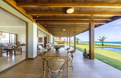 Imagem 2: Casa de luxo frente a praia e fundo lagoa em Praia dos Lagos - Interlagos- Bahia