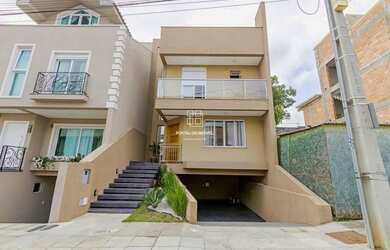 Imagem: A casa possui 3 Dormitórios, 2 Banheiros, 3 Vagas na garagem