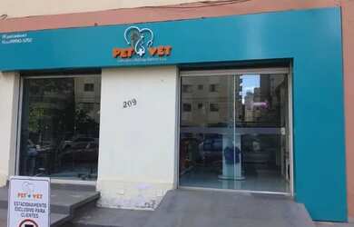 Imagem: O depósito possui 3 Vagas na garagem, 70m² de Área e está