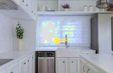 Imagem: A casa possui 4 Dormitórios, 4 Banheiros, 4 Vagas na garagem