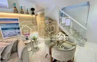 Imagem: O apartamento possui 4 Dormitórios, 3 Banheiros, 2 Vagas na