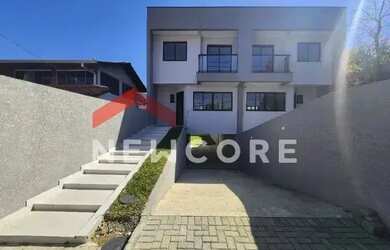 Imagem: A casa possui 3 Dormitórios, 3 Banheiros, 5 Vagas na garagem