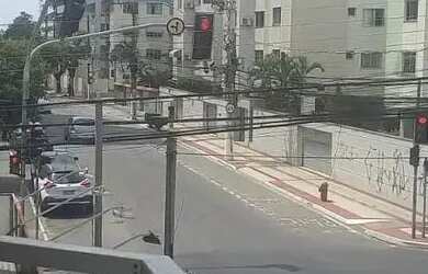 Imagem: O apartamento possui 4 Dormitórios, 2 Banheiros, 1 Vaga na