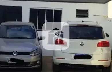 Imagem: A casa possui 2 Dormitórios, 2 Banheiros, 2 Vagas na garagem