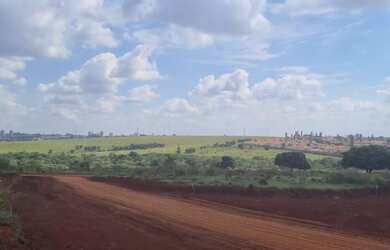 Imagem: O terreno possui 160m² de Área, Imóvel novo e está localizado