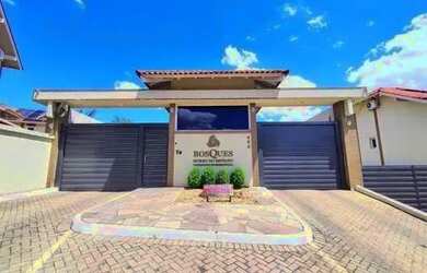 Imagem: A casa possui 3 Dormitórios, 2 Banheiros, 1 Vaga na garagem