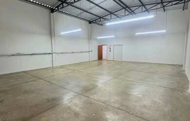 Imagem: O depósito possui 200m² de Área e está localizado em Franca