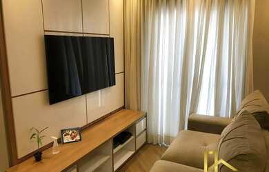 Imagem: O apartamento possui 2 Dormitórios, 1 Banheiro, 1 Vaga na garagem