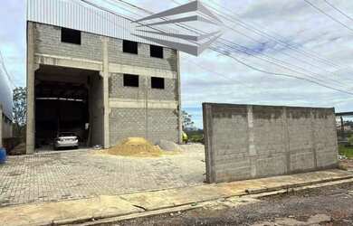 Imagem: O depósito possui 5 Vagas na garagem, 660m² de Área e está