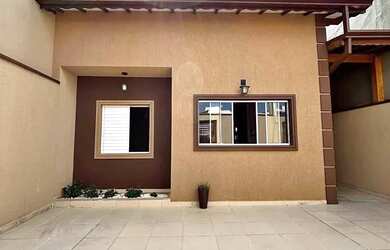 Imagem: A casa possui 3 Dormitórios, 1 Banheiro e está localizado