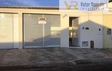 Imagem: A casa possui 3 Dormitórios, 2 Banheiros, 2 Vagas na garagem